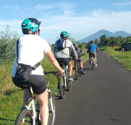 img-1694585906650154324f433