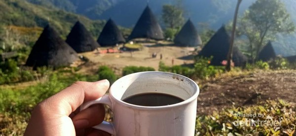 dev-menikmati-kopi-wae-rebo-di-negeri-atas-awan-flores