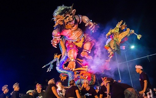 3 Traditions that exist on Pengrupukan, Day: 1 day before Silent Day.