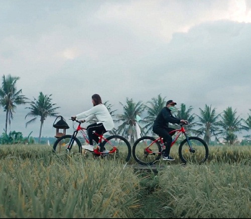 Desa Baha Tawarkan Trekking dengan Panorama Hamparan Padi